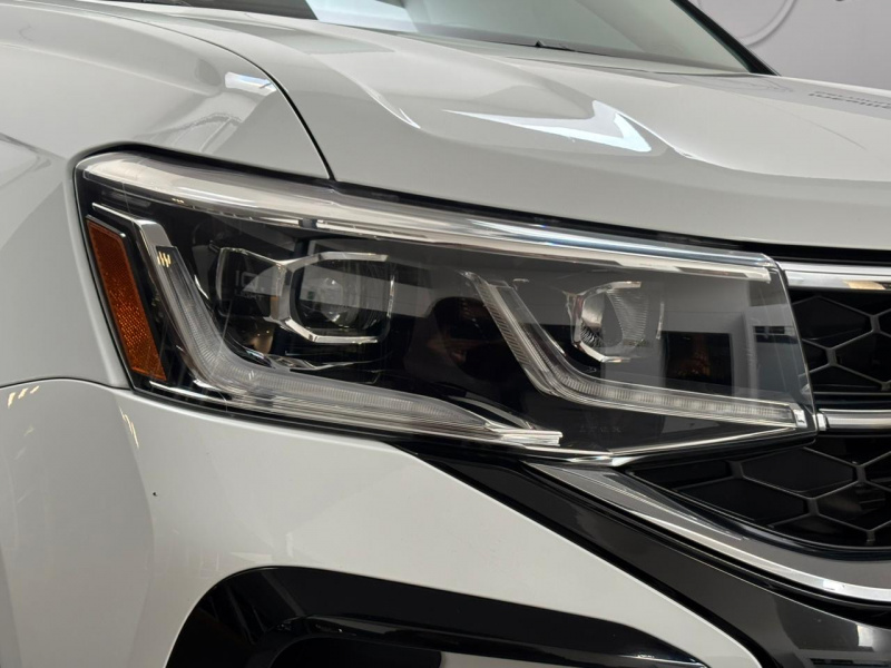 Volkswagen Taos  5 pts. Highline Black, 1.4T, 150 HP, TA, piel, f. led, TP, rieles en techo, RA-18 2022